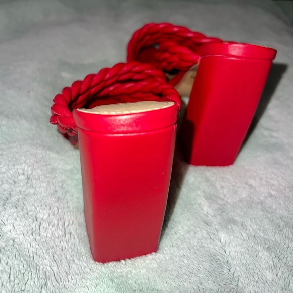 Red heels - Picture 3 of 3